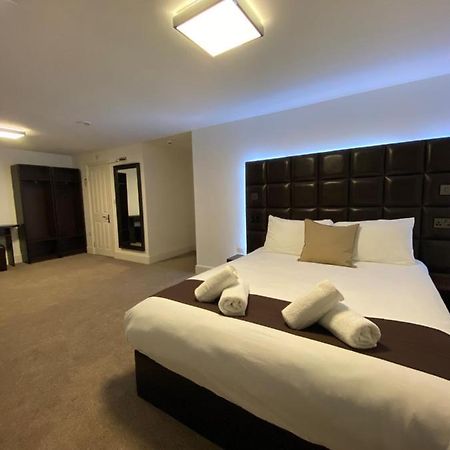 The Charles Hotel Чатъм Екстериор снимка