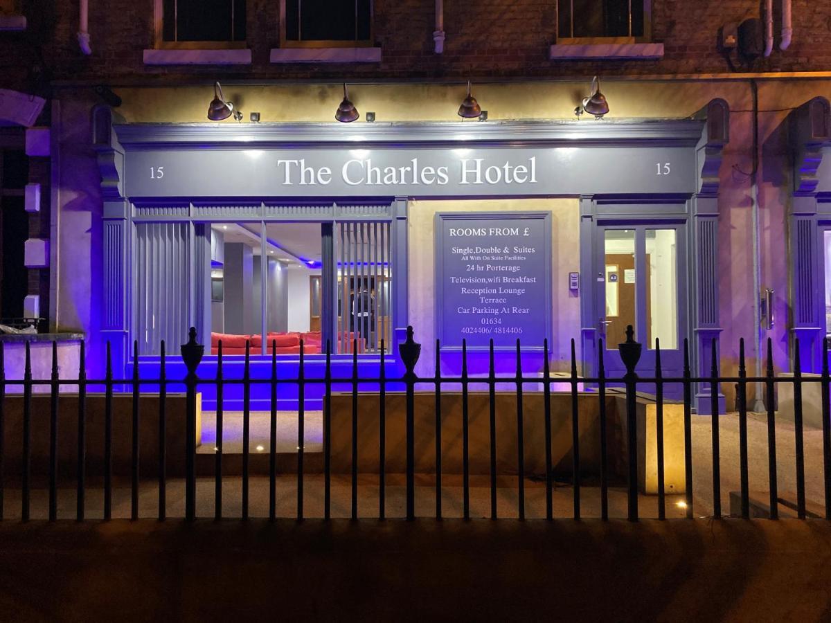 The Charles Hotel Чатъм Екстериор снимка